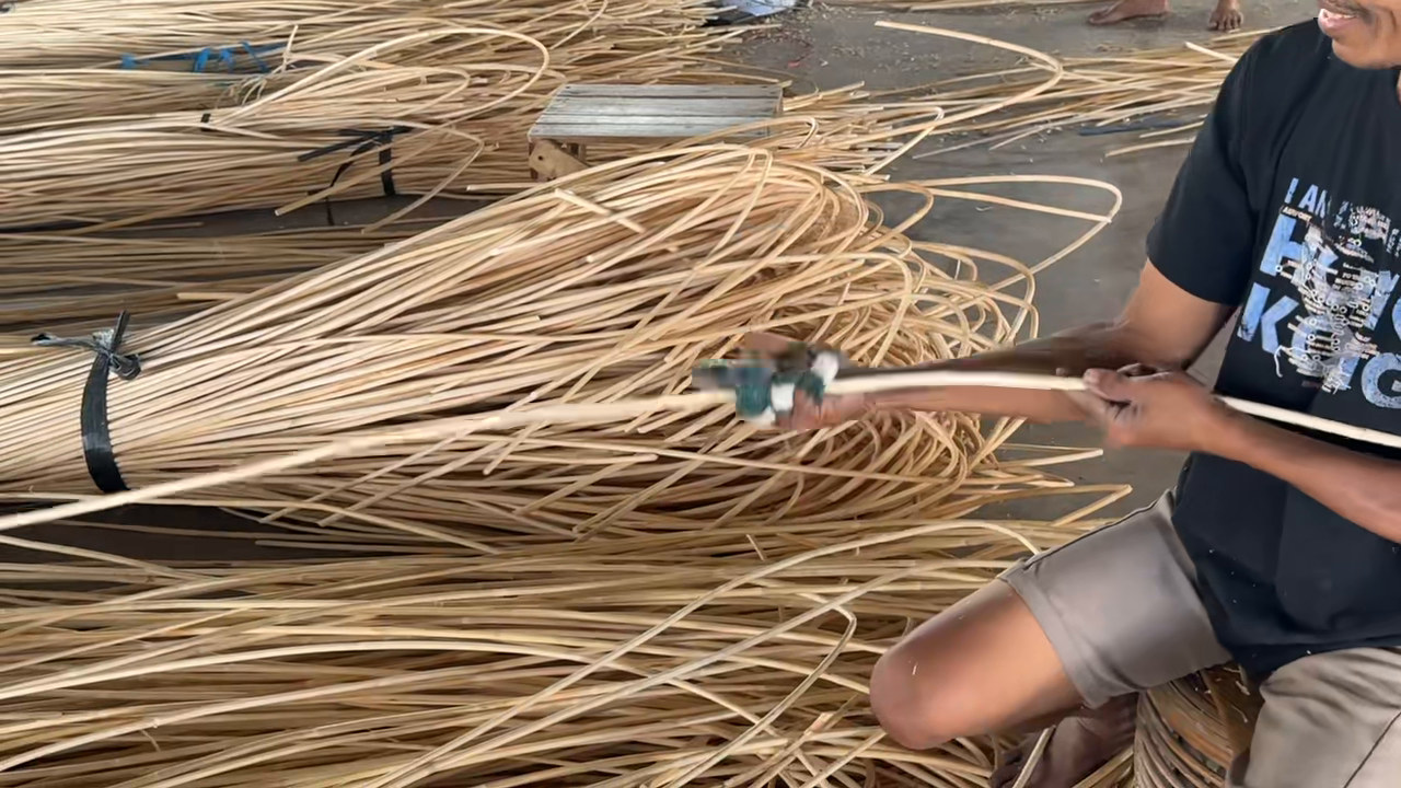 Natural rattan material processing at Tensor Rattan